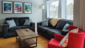 Een smart-tv en een open haard