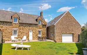 Terrace/patio - Nice home in Créances with WiFi (Créances)