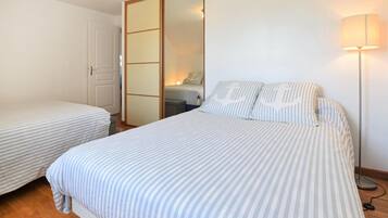 2 Schlafzimmer, Reisekinderbett, kostenloses WLAN, Bettwäsche