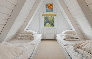 2 bedrooms, travel crib