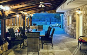 Outdoor dining
