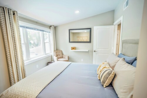 4-bedroom vacation home 8 minutes to Downtown Market