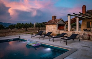 Pool - Beautiful home in Pucisca - Praznica (Pucisca - Praznica)