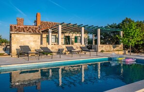 Pool - Lovely home in Pucisca - Praznica (Pucisca - Praznica)