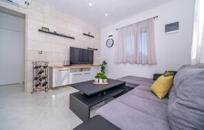 Televisión, chimenea y tenis de mesa 
