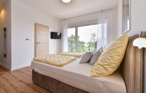 3 Schlafzimmer, Reisekinderbett, kostenloses WLAN, Bettwäsche