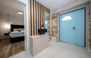 4 habitaciones, caja de seguridad en la habitación y cuna de viaje