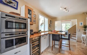Fridge, microwave, oven, stovetop - Lovely home in Fréjus (Fréjus)