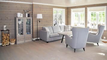 Una Smart TV, una chimenea