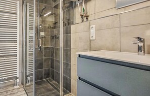 Douche, sèche-cheveux