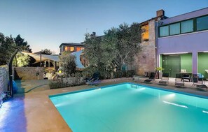 A heated pool - Amazing home in Pula with sauna (Pula)