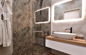 Shower, hair dryer - Awesome home in Catania with sauna (Catania)