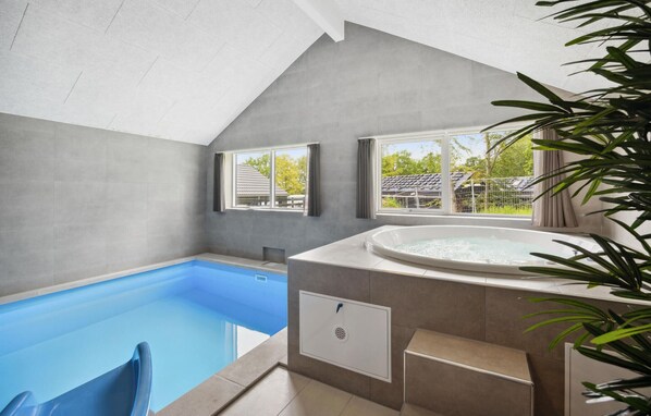 Indoor pool - Cozy home in Krakow am See with sauna (Krakow am See)