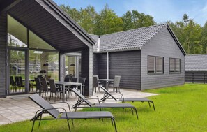 Outdoor dining - Cozy home in Krakow am See with sauna (Krakow am See)