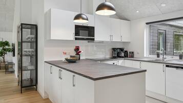 Fridge, stovetop, dishwasher, coffee/tea maker
