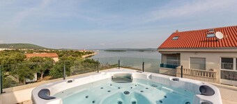 Gorgeous home in Pasman