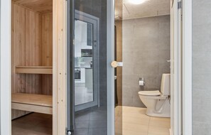 Shower - Beach front home in Krakow am See (Krakow am See)