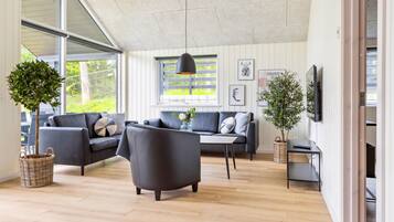 Tischfußball, Tischtennisplatte, Stereoanlage