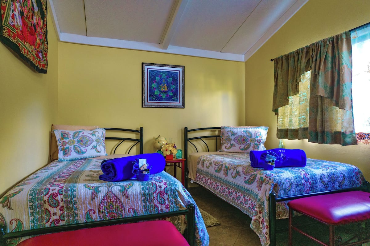 1 slaapkamer, luxe beddengoed, donzen dekbedden, een kluis op de kamer