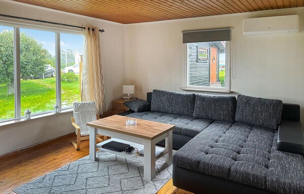 Een smart-tv en een open haard