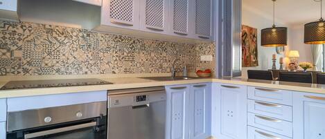 Frigorífic, forn, placa de cuina i rentaplats