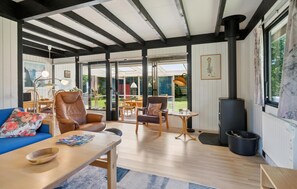 Smart TV, fireplace, DVD player - Gorgeous home in Gørlev with WiFi (Gørlev)