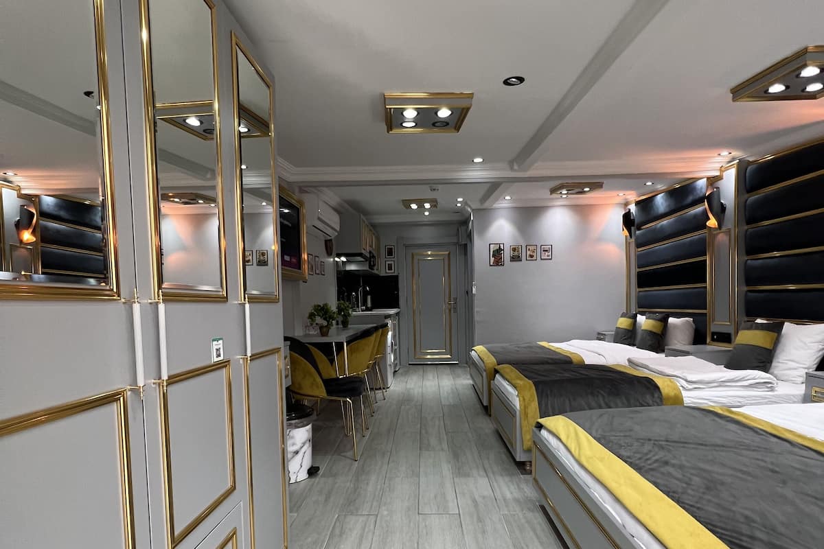 Familie appartement, Meerdere bedden | 1 slaapkamer, een minibar, een kluis op de kamer