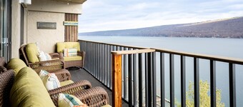 Canandaigua Lake Front Condo, Beach Access, PickleBall, Tennis, Hiking