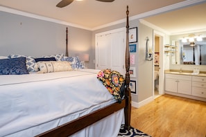 2 bedrooms, desk, iron/ironing board, free WiFi