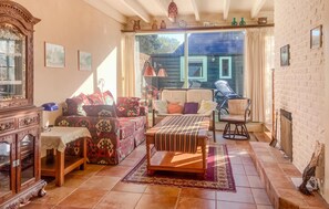 Fernseher, Kamin, Tischfußball, Stereoanlage