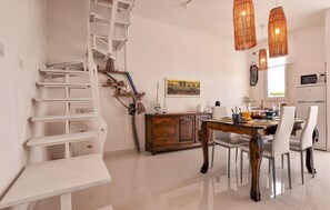 Dining - Amazing home in Trappeto with WiFi (Trappeto)