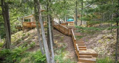 Riverside Retreat: Beautiful River Views & Pet Friendly