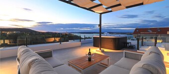 Amazing home in Pasman