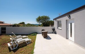 Outdoor dining - Gorgeous home in Peroj with WiFi (Peroj)