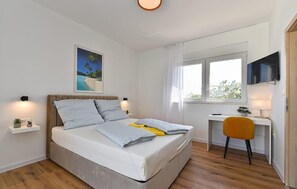 3 Schlafzimmer, Reisekinderbett, kostenloses WLAN, Bettwäsche