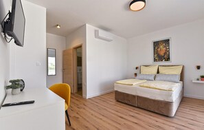 3 عدّة غرف نوم وسرير سفر وواي فاي مجانًا وملاءات أسرّة