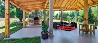 Gorgeous home in Duga Resa with WiFi