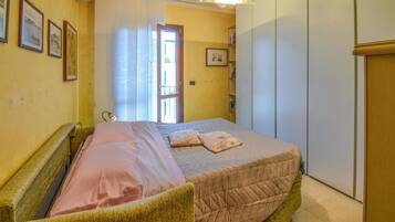 2 camere, culla da viaggio, Wi-Fi gratuito, lenzuola