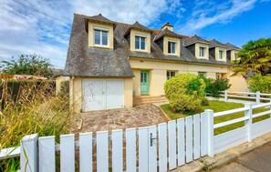 Exterior - 4 bedroom beautiful home in Cancale (Cancale)