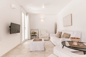 Smart TV - VILLA MANDORLO 500 meters from the sea, with garden, private pool, and sea view (Castiadas)
