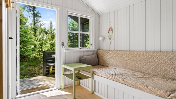 TV, fireplace - Awesome home in Saltum with WiFi (Saltum)
