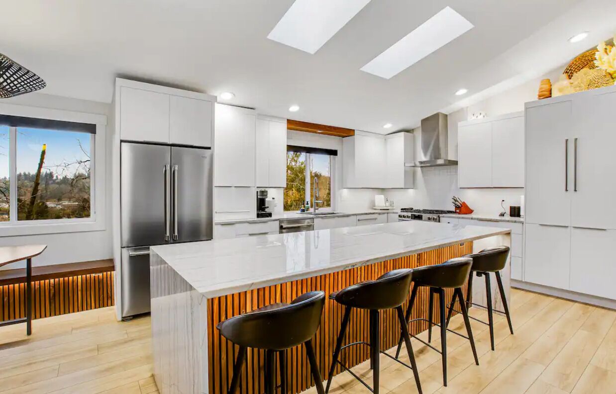 Frigorífic, microones, forn i placa de cuina 