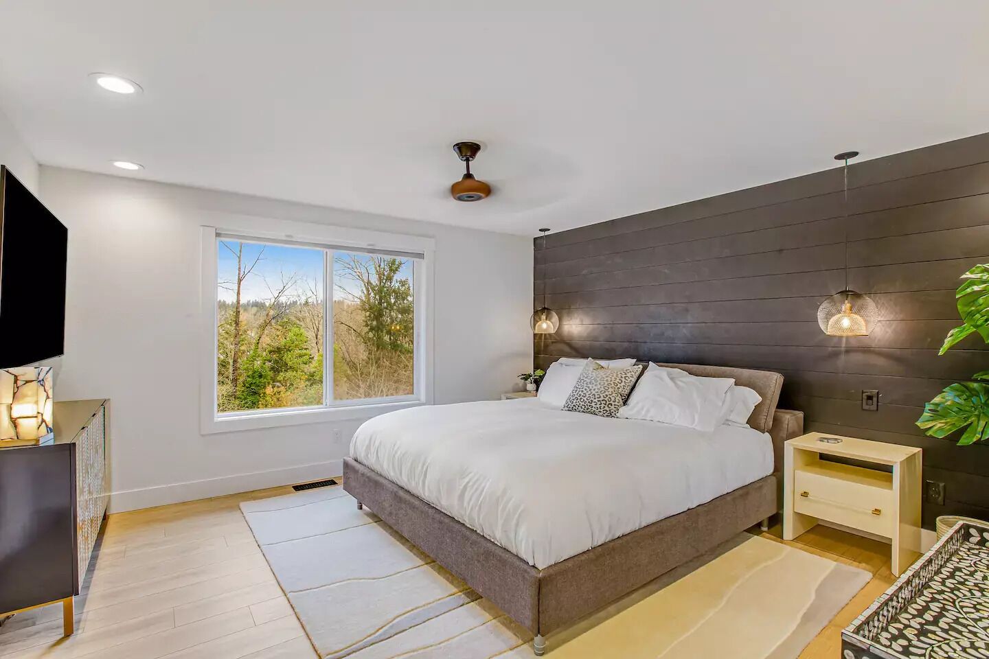 4 dormitoris, planxa i posts de planxar, wifi gratuïta i roba de llit 