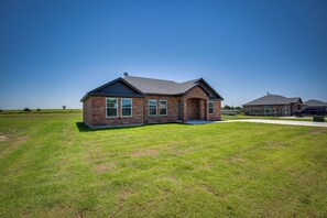 Exterior - Madill Vacation Rental w/ Grill: Near Lake Texoma! (Madill)