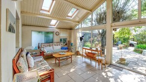 A sunlit room with a sofa, a table, and a telescope. - 4 bedroom pet friendly home in Quiberon (Quiberon)