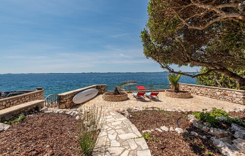 Nice apartment in Zdrelac