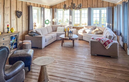 5 bedroom gorgeous home in Sjusjøen