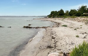 Nær stranden og fisking