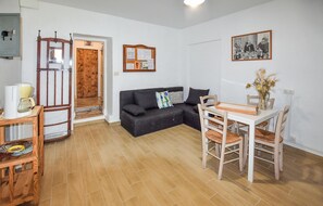 TV - Nice home in Marsanne (Marsanne)