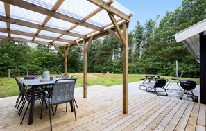 Outdoor dining - Nice home in Højslev with kitchen (Højslev)